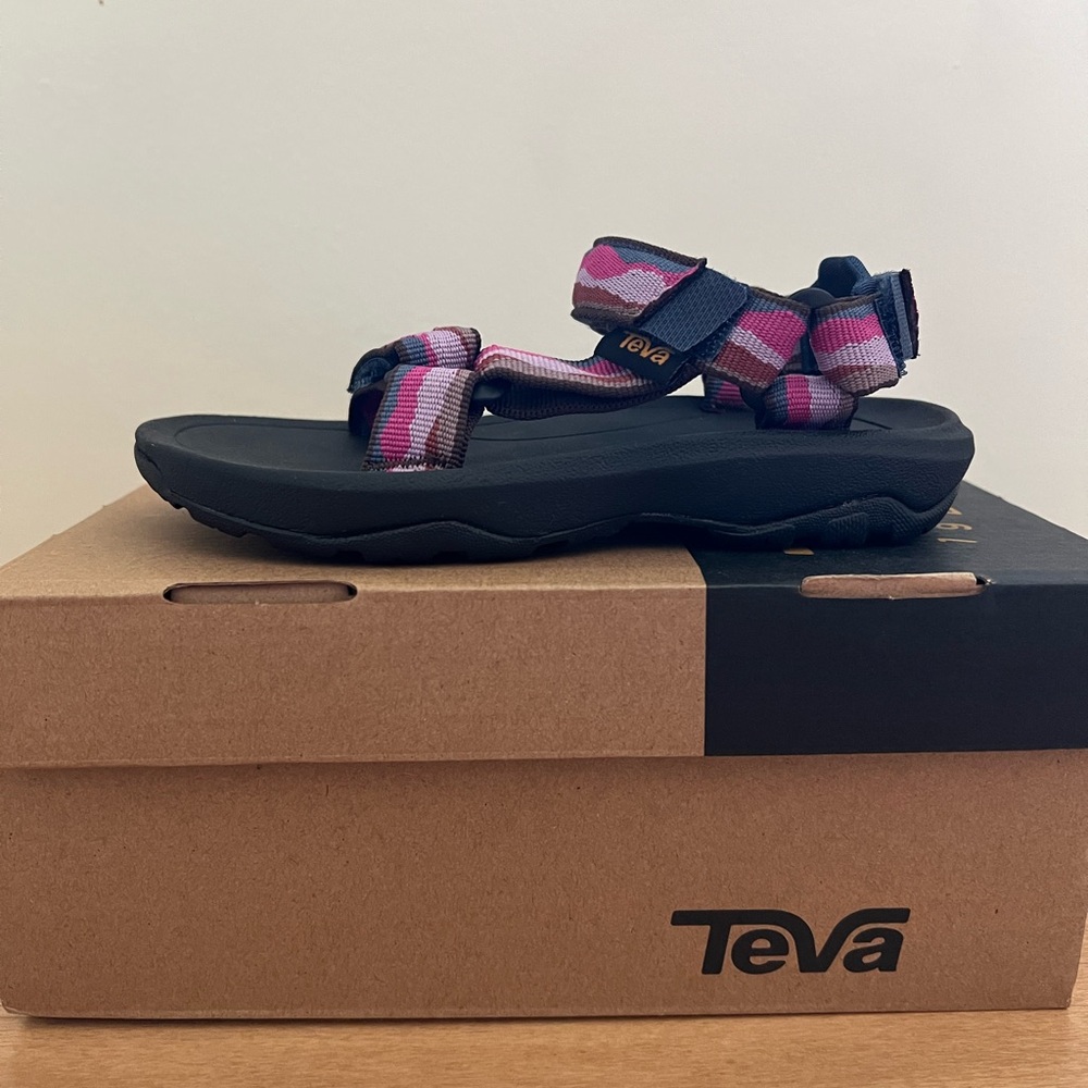 NewTeva hurricane sandals